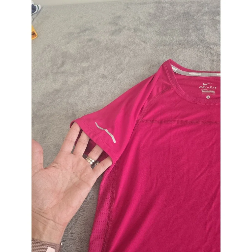 New With Tag NIKE Women's Dri-Fit Miler Running Shirt Pink Size S athletic
